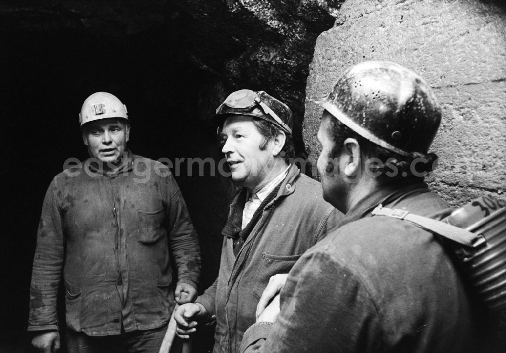 GDR picture archive: Altenberg - Miners in the tin mining gallery in Altenberg in the federal state of Saxony on the territory of the former GDR, German Democratic Republic