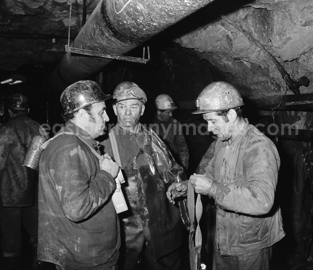 GDR image archive: Altenberg - Miners in the tin mining gallery in Altenberg in the federal state of Saxony on the territory of the former GDR, German Democratic Republic