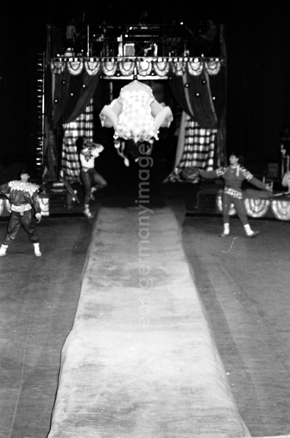 GDR photo archive: BERLIN_Charlottenburg - Berlin-Charlottenburg Moskauer Staatszirkus in der Deutschlandhalle 18.09.9