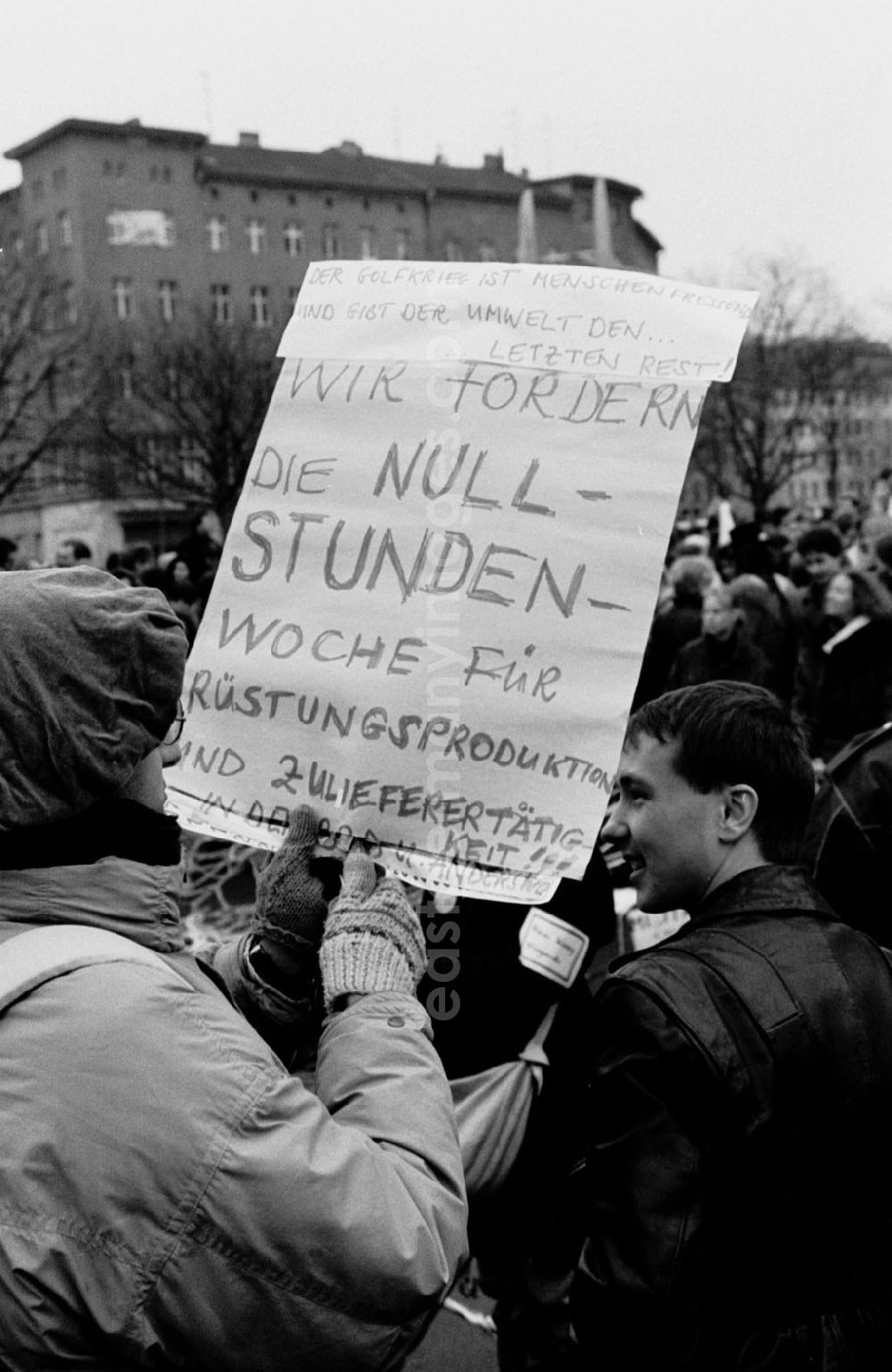 GDR photo archive: Berlin - Berlin Demo gegen Golfkrieg, Oranienplatz (Kreuzberg) und Alex (Mitte) 26.