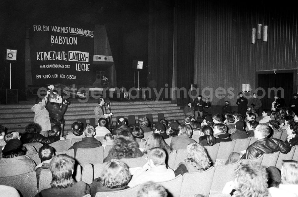 GDR photo archive: Berlin - Berlin Demo am Kino Babylon 09.01.9