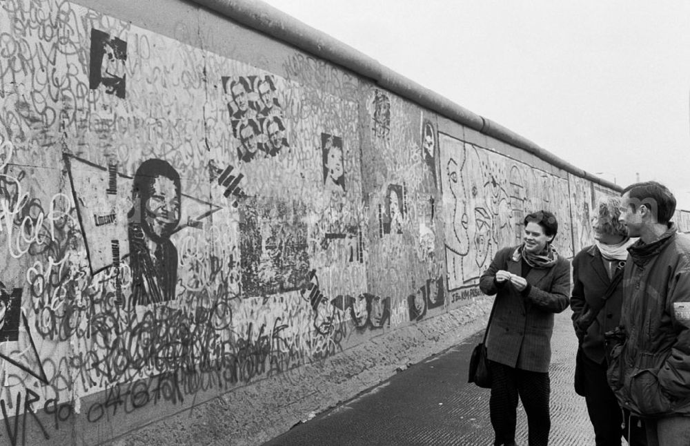GDR image archive: Berlin - Berlin Mauerbilder 21.09.9