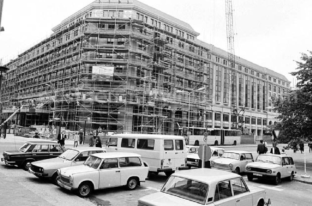GDR photo archive: Berlin-Mitte - 22.09.1986 Berlin Motive, Blick auf das Grand Hotel Friedrichstraße/Behrenstraße in Berlin-Mitte Umschlagnr.: 1