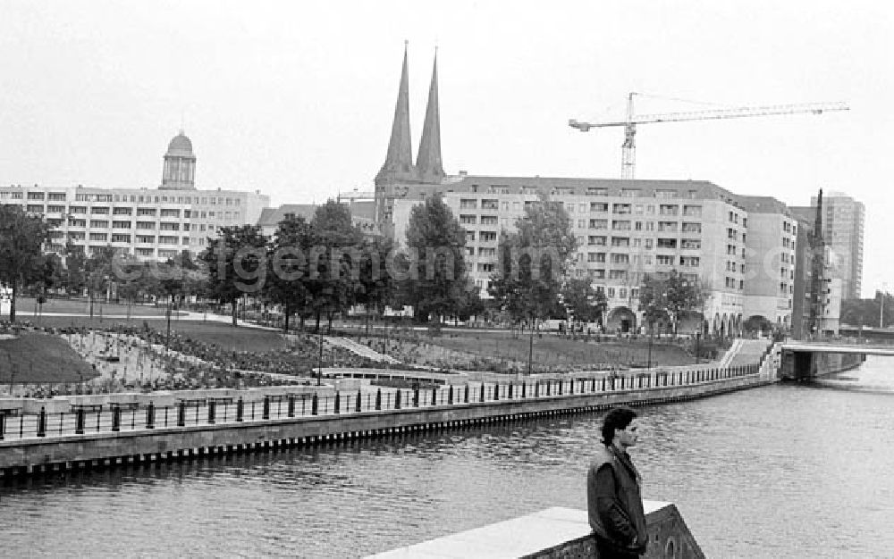 GDR photo archive: Berlin-Mitte - 22.09.1986 Berlin Motive, Blick auf das Grand Hotel Friedrichstraße/Behrenstraße in Berlin-Mitte Umschlagnr.: 1