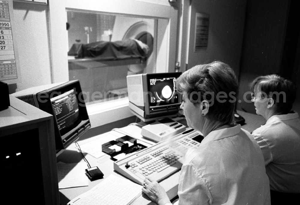 GDR picture archive: unbekannt - Berlin Patienten im nun offenen Regierungskrankenhaus 09.01.9