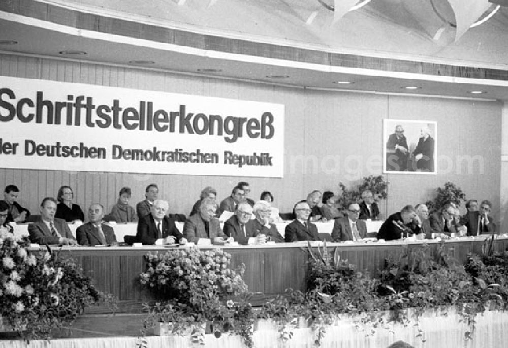 GDR photo archive: Berlin - 24.11.87 Berlin X. Schriftstellerkongress