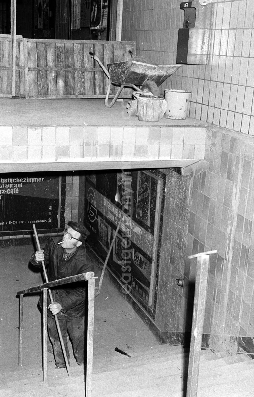 GDR image archive: Berlin - Berlin Tunnelöffnung, Berliner U-Bahn U2 und U6 29.11.9