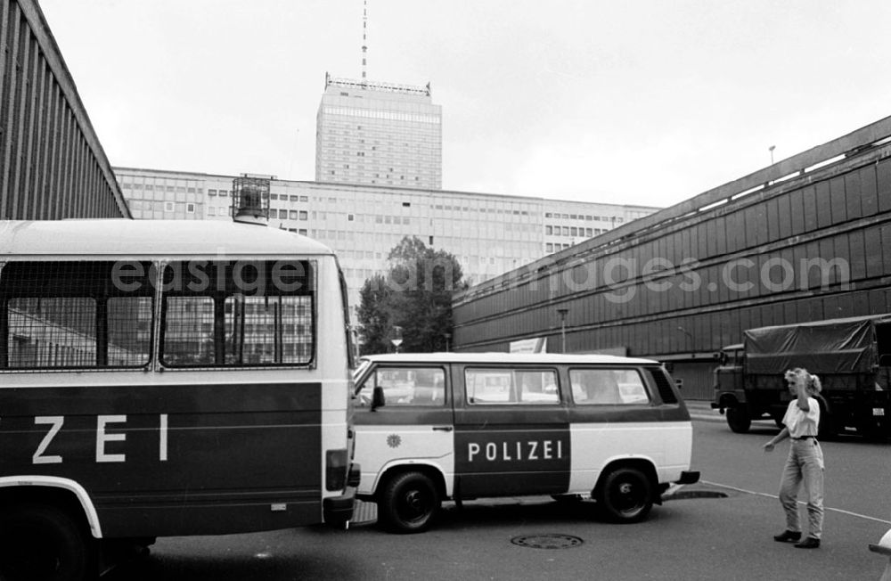 GDR photo archive: Berlin - Berlin Westberliner Polizei in Berlin-Ost 01.10.9