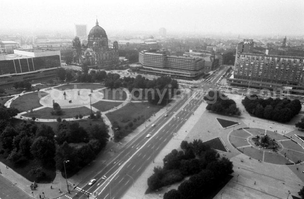 GDR image archive: Berlin-Mitte - Berliner Dom, Palast der Republik 08.