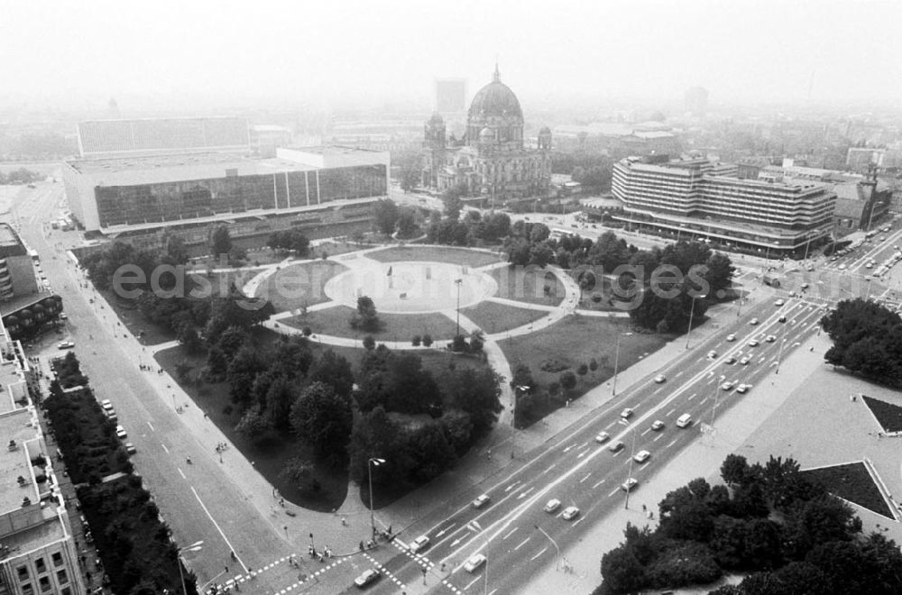 GDR picture archive: Berlin-Mitte - Berliner Dom, Palast der Republik 08.
