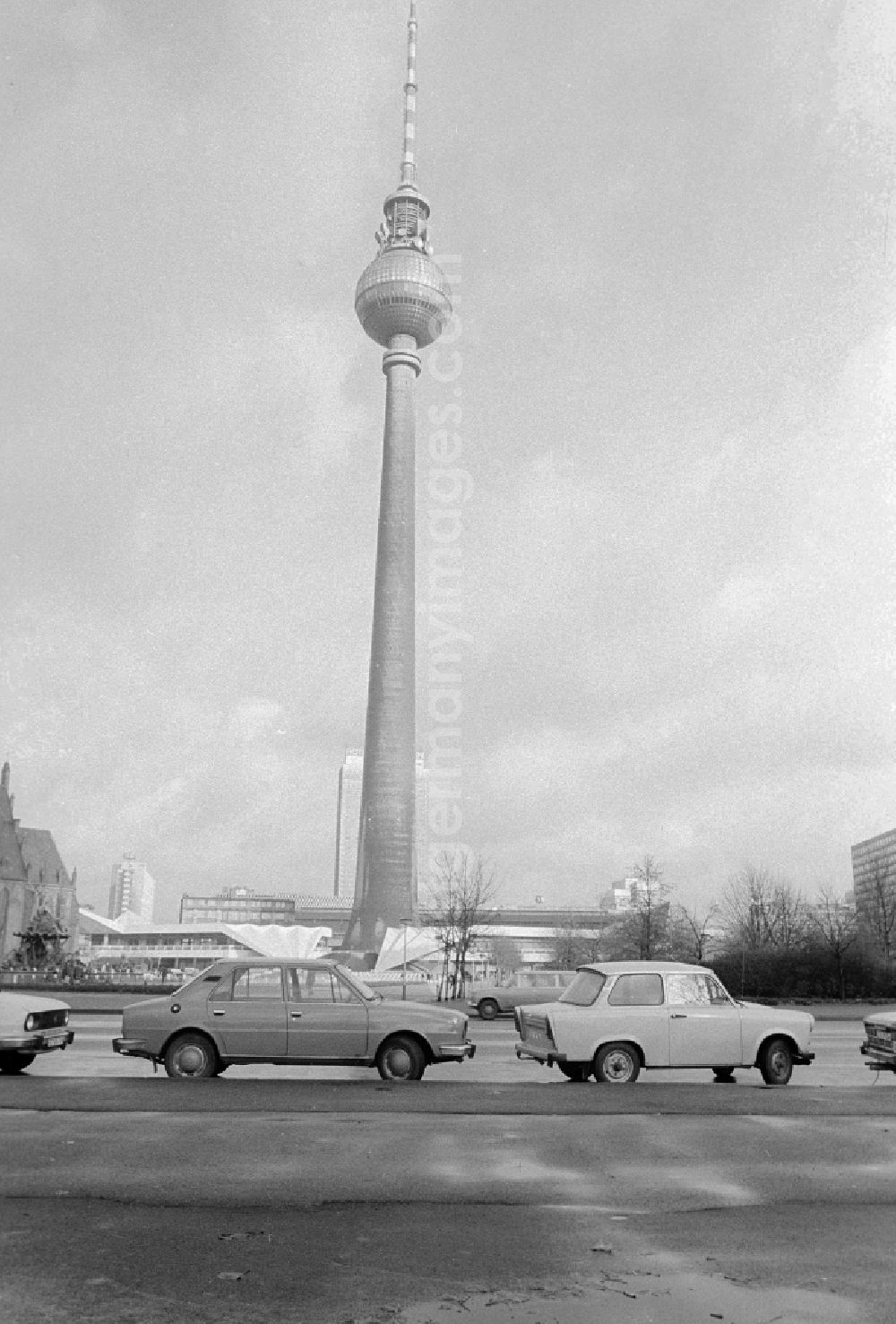 GDR photo archive: Berlin - The Berlin television tower of the Spandauer street in Berlin, the former capital of the GDR, German democratic republic