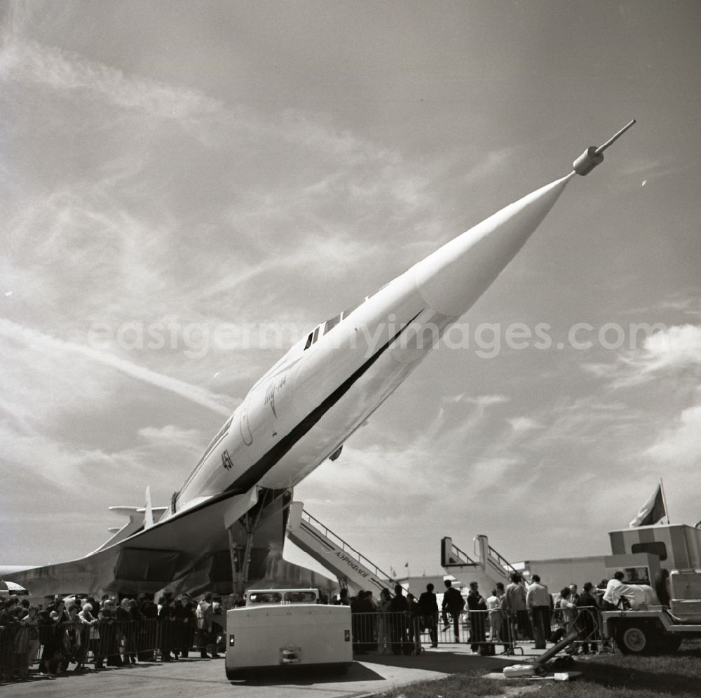 GDR image archive: Vnukovo - Supersonic airliner Tupolev TU-144 to the International Traffic in Vnukovo airport in Russia