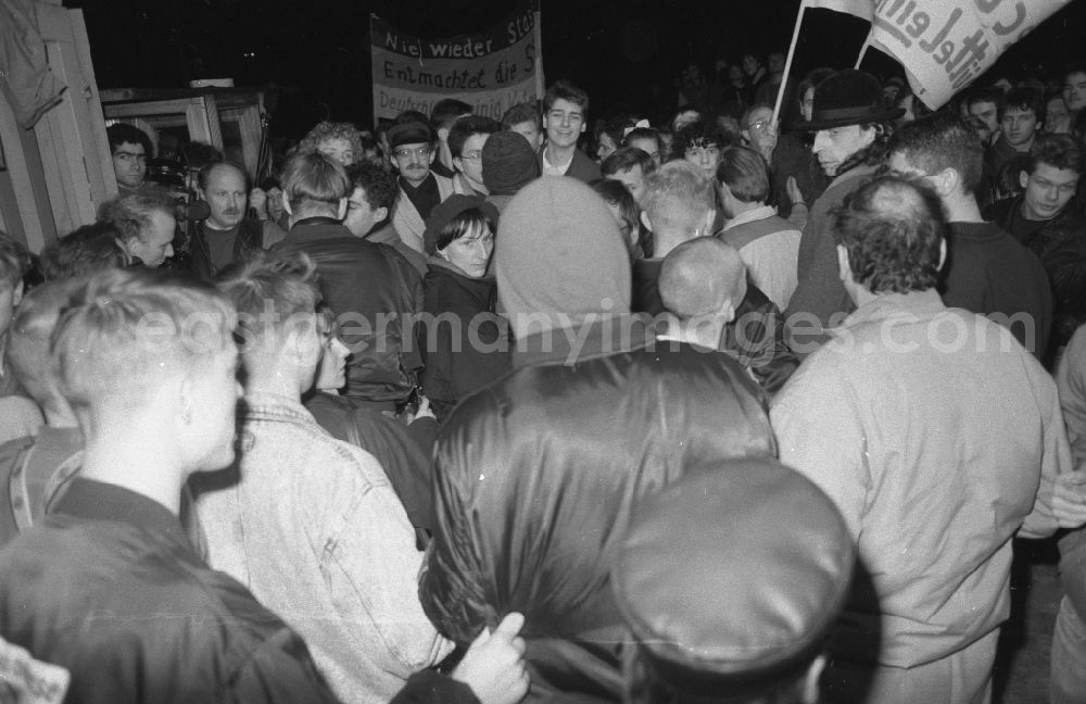 GDR image archive: Berlin - Scenes of the storming and squatting of the MfS - Central Ministry for State Security on Normannenstrasse in the district of Lichtenberg in Berlin East Berlin on the territory of the former GDR, German Democratic Republic
