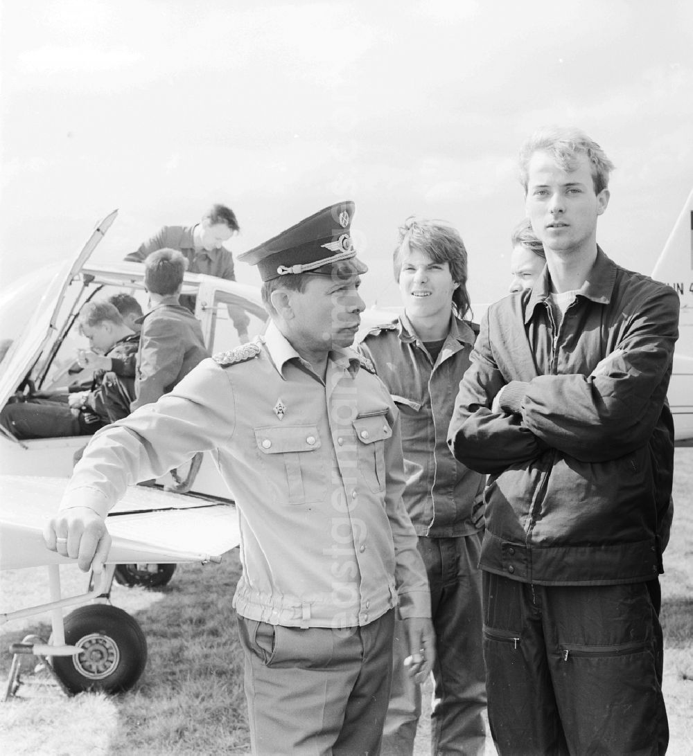Jahnsdorf: Visit the flyer cosmonaut Colonel Eberhard Koellner in the flying school of the GST in Trebbin - Schoenhagen in today's state of Brandenburg