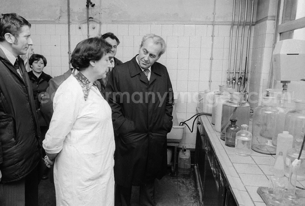 GDR photo archive: Berlin - Visit of Konrad Naumann (1928-1992) in Berlin VEB chemistry in Berlin, the former capital of the GDR, German democratic republic. He visits the new distillation arrangement for the insulin production