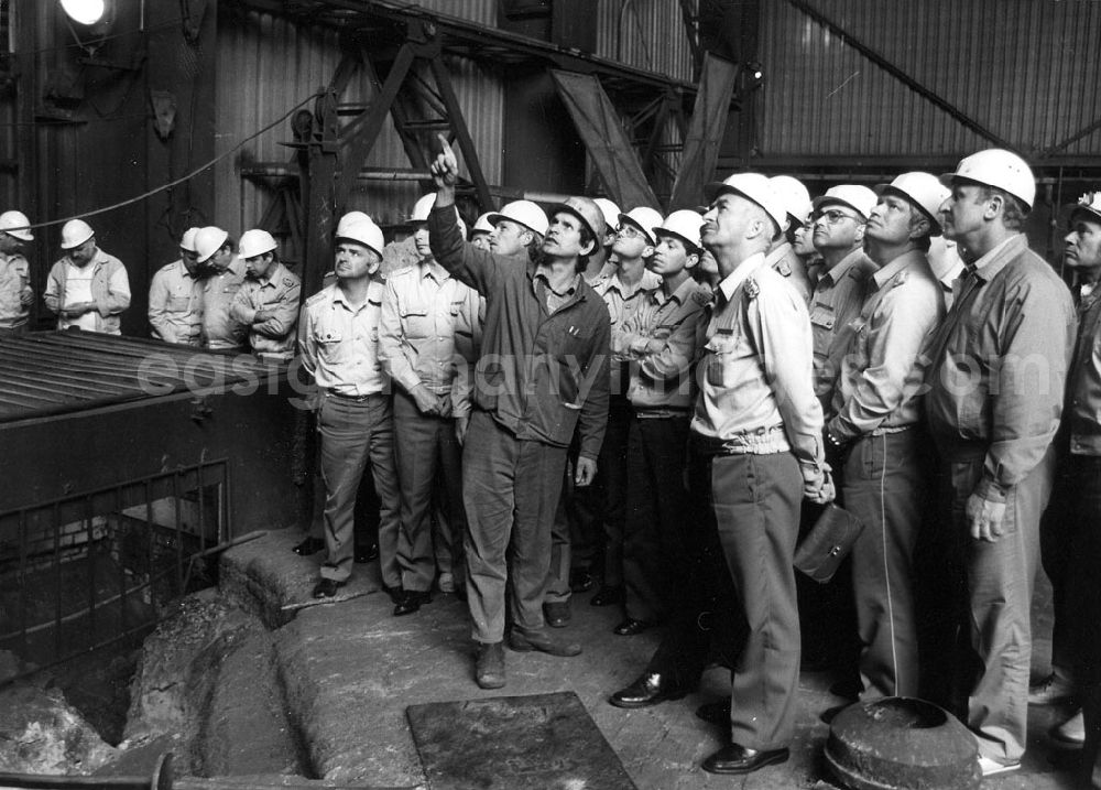 GDR picture archive: Eisenhüttenstadt - Besuch von Politoffizieren im Stahlwerk Eisenhüttenstadt 1988