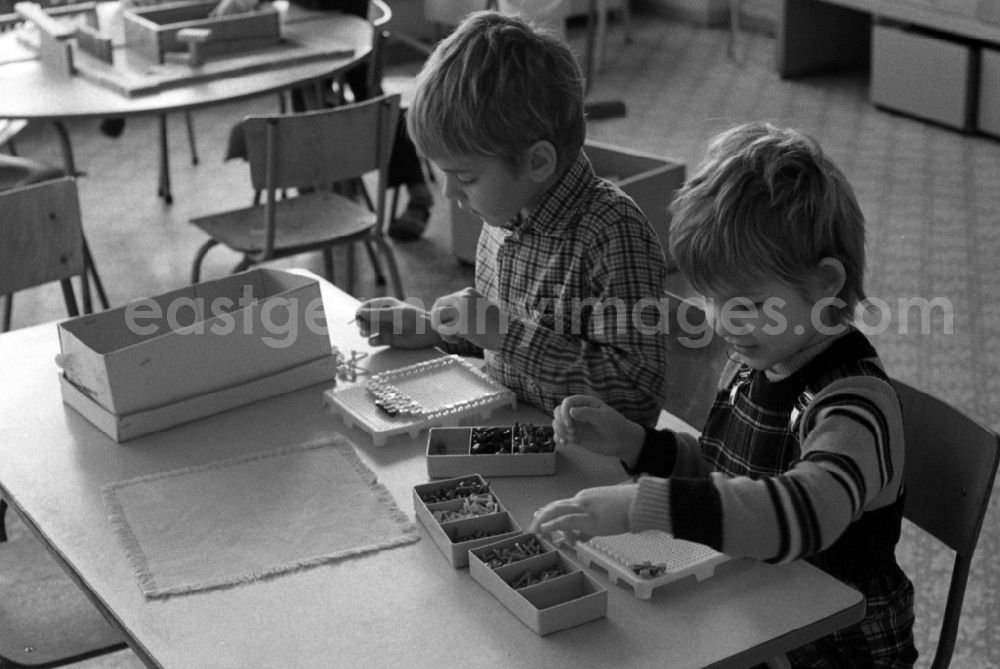GDR image archive: Berlin - Games and fun with toddlers in kindergarten playing with wooden blocks in Berlin Eastberlin, the former capital of the GDR, German Democratic Republic