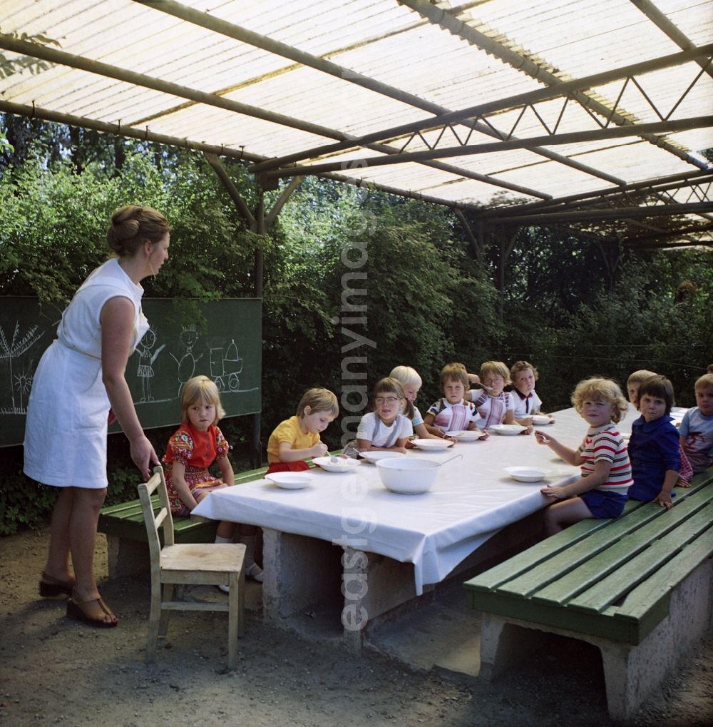 GDR image archive: Berlin - Games and fun with toddlers in kindergarten in the district Pankow in Berlin, the former capital of the GDR, German Democratic Republic