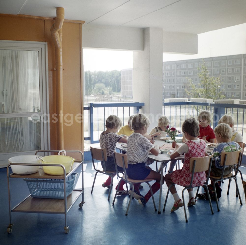 GDR photo archive: Berlin - Games and fun with toddlers in kindergarten in the district Pankow in Berlin, the former capital of the GDR, German Democratic Republic