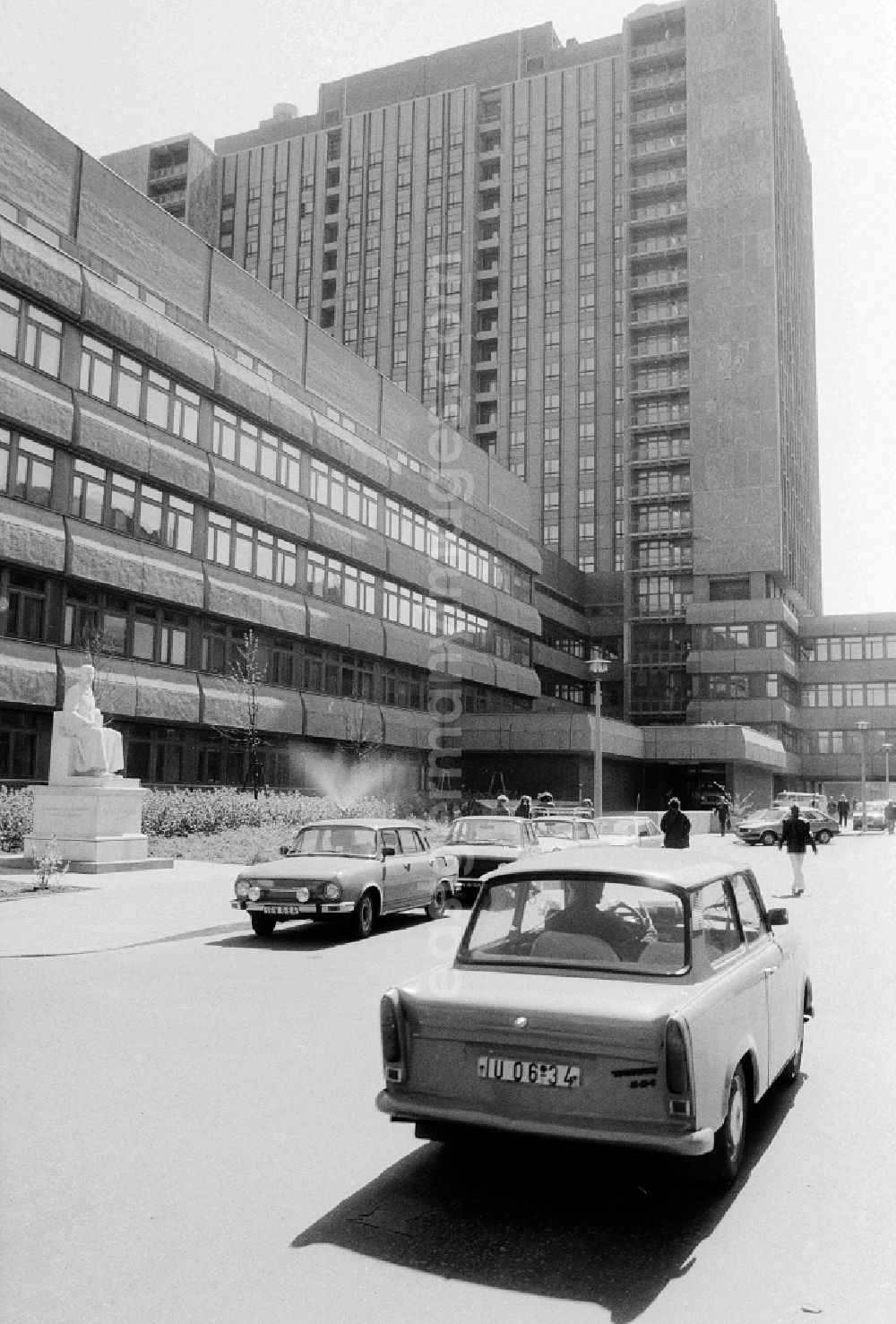 GDR image archive: Berlin - The bed high rise and the rescue place of the Charite in the campus middle in Luisenstrasse in Berlin, the former capital of the GDR, German democratic republic