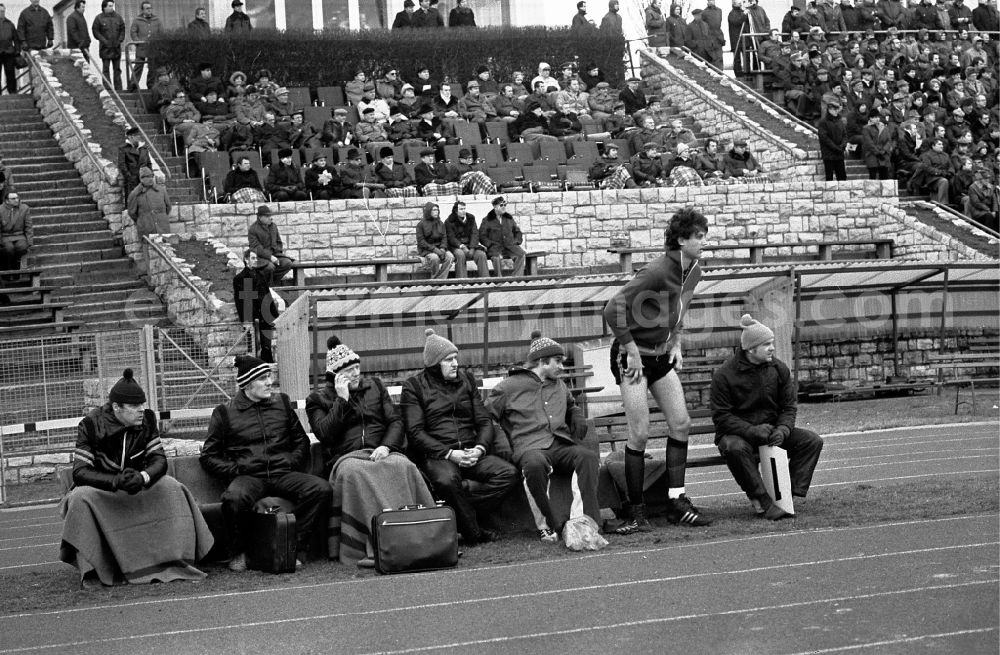 GDR picture archive: Berlin - Athlete and competitive athlete soccer in Berlin Eastberlin on the territory of the former GDR, German Democratic Republic