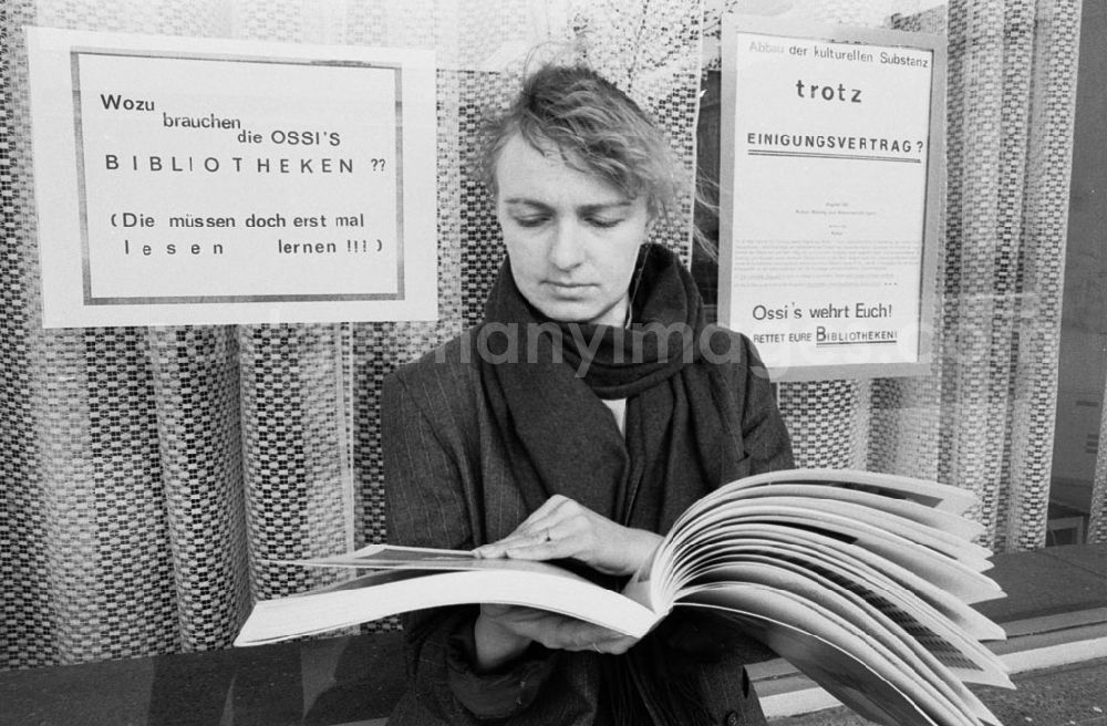 GDR picture archive: - Bibliothek in der Greifswalder Allee Umschlagnummer: 7361