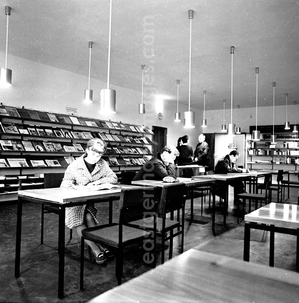 Neubrandenburg: Kulturzentrum Neubrandenburg Bibliothek Dezember 1965 Umschlagsnr.: 1965-47