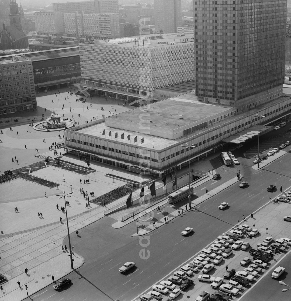 GDR picture archive: Berlin - View at the Alexanderplatz in Berlin - Mitte. In the foreground the Hotel Stadt Berlin (now known as Park Inn by Radisson), behind the Centrum department store (now Galeria Kaufhof) next to the Alexander House and the S- and U-Bahn station Alexanderplatz. Centrally located in the middle of Alexanderplatz find the Fountain of Friendship of Nations