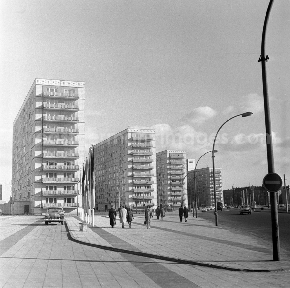 GDR image archive: Berlin - Mitte - Blick auf die Alexanderstraße in Richtung Jannowitzbrücke in Berlin - Mitte.