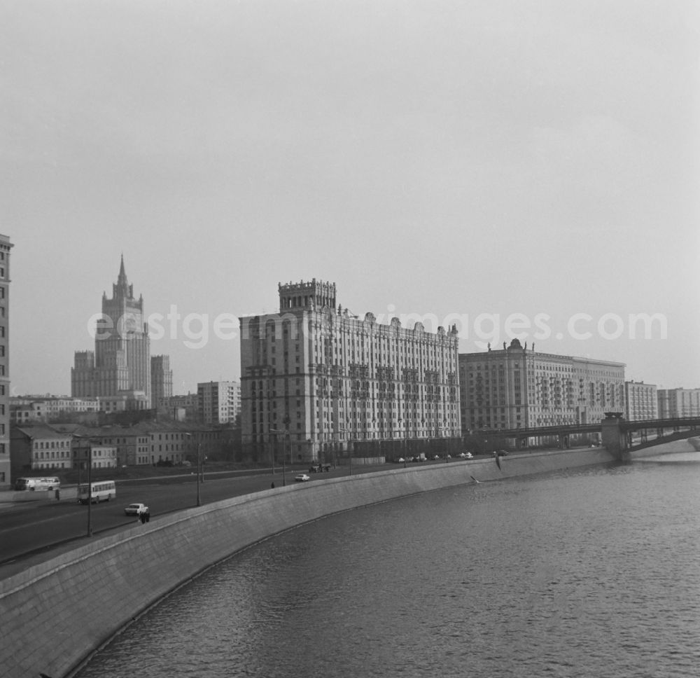 GDR picture archive: Moskva - View over the Moskwa river on Stalin architecture at the Smolenskaya promenade in the district Zapadnyy administrativnyy okrug in Moscow in Russia