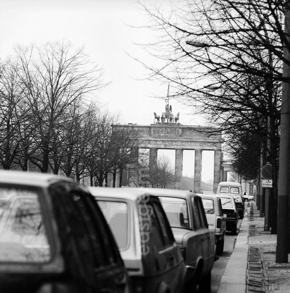 GDR image archive: Berlin - Views of the Brandenburg Gate with the Quadriga of the street Unter den Linden in Berlin, the former capital of the GDR, the German Democratic Republic. The construction of the Berlin Wall in 1961 - the bulwark of the East - belonged to the Brandenburg Gate to the border-restricted area. It became a symbol of the Cold War
