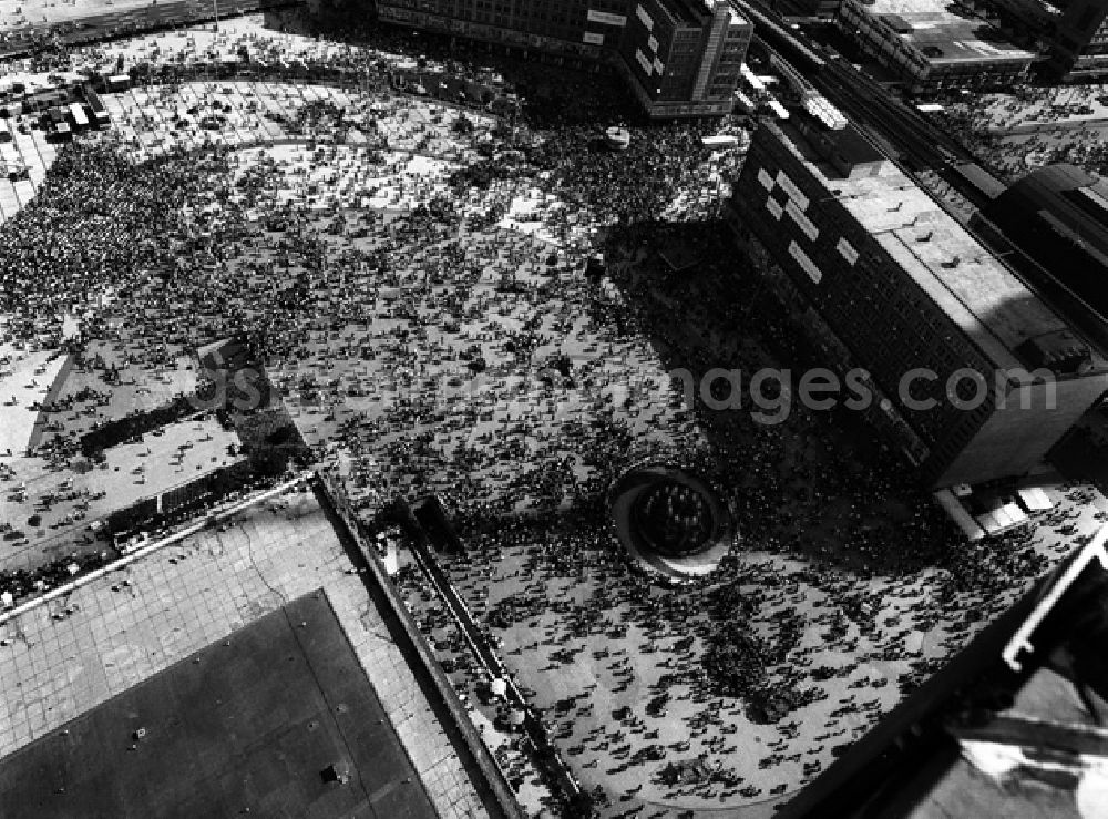 GDR photo archive: Berlin - Blick vom Dach des Hotel Stadt Berlin auf den Alexander Platz. (769)