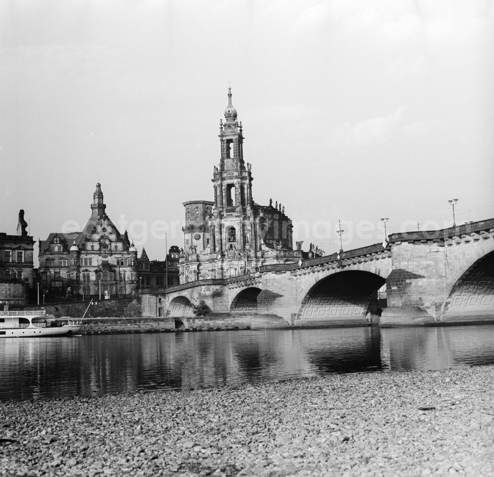 GDR image archive: Dresden - View from the Elbe to the ruins of the Frauenkirche in Dresden in Saxony. After air raids during the Second World War the church burned in 1945 completely. 1966 declared the GDR, the ruin as officially on a war memorial