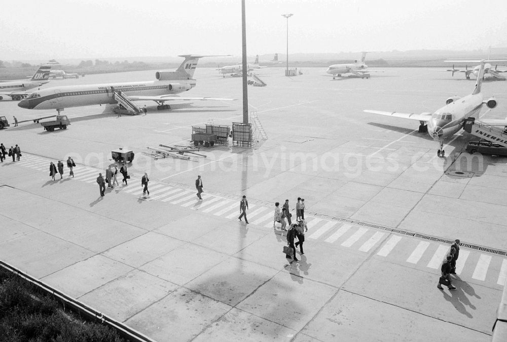 GDR image archive: Schönefeld - View at the airfield at Berlin-Schoenefeld airport in Schoenefeld in today's state of Brandenburg