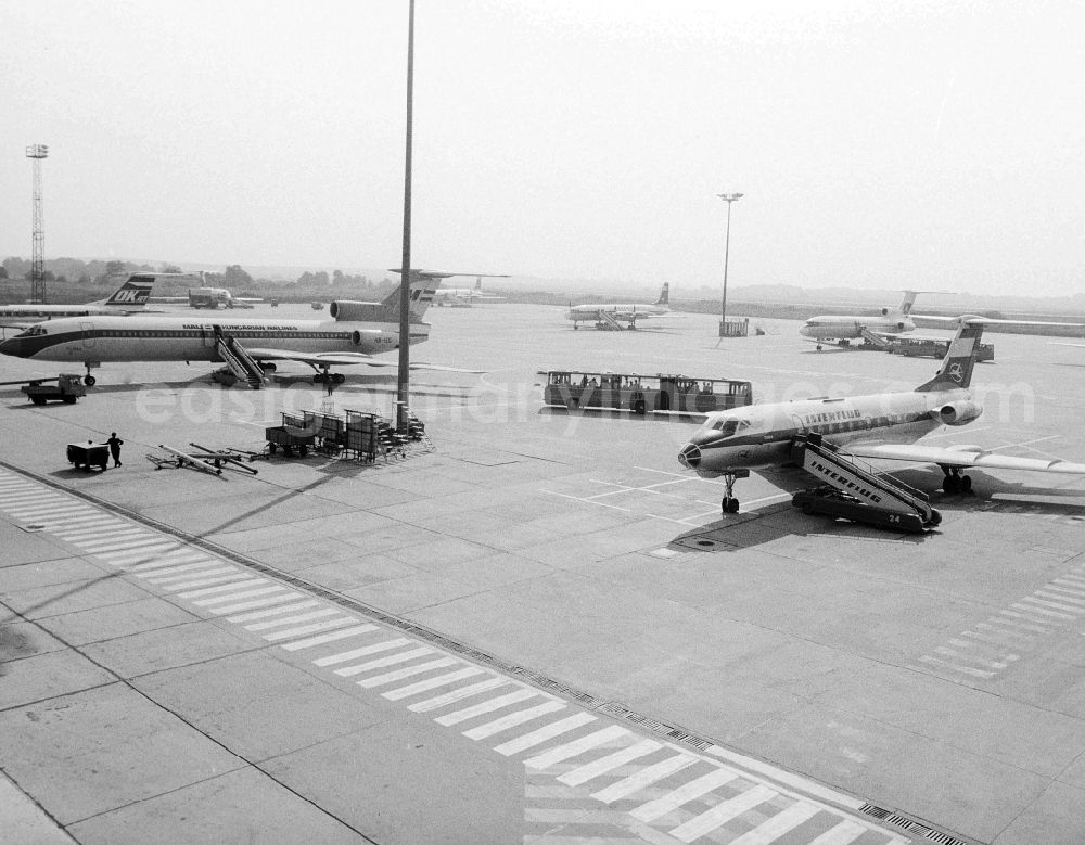 GDR photo archive: Schönefeld - View at the airfield at Berlin-Schoenefeld airport in Schoenefeld in today's state of Brandenburg
