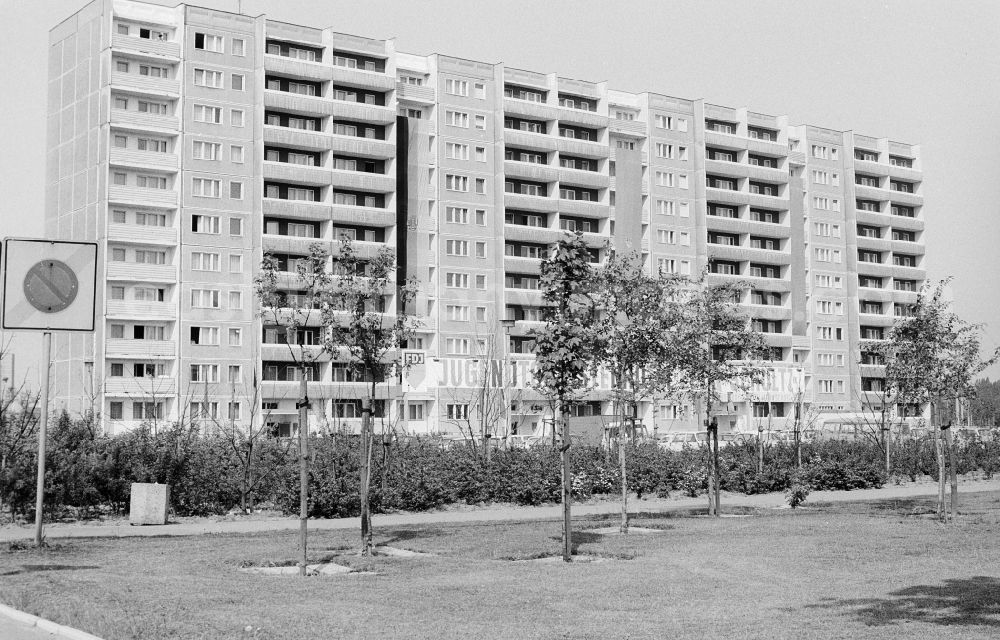 GDR picture archive: Berlin - View at the youth tourist's hotel Egon Schultz in the animal park in Berlin, the former capital of the GDR, German democratic republic