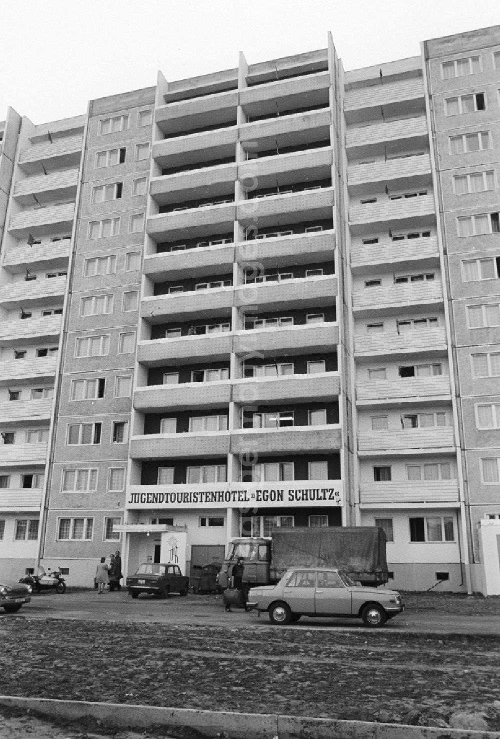 GDR photo archive: Berlin - View at the youth tourist's hotel Egon Schultz in the animal park in Berlin, the former capital of the GDR, German democratic republic
