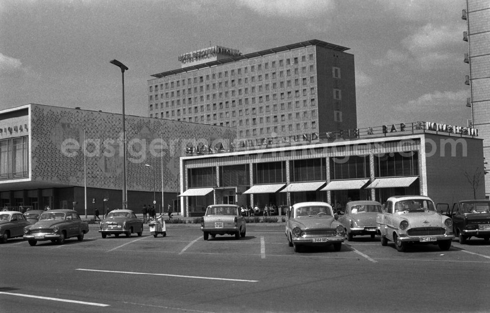 GDR photo archive: Berlin - Friedrichshain - View from the Karl-Marx-Allee to the Hotel Berolina in the background, in front of the cinema International (left) and the mocha-milk-polar bar (right) in Berlin - Mitte