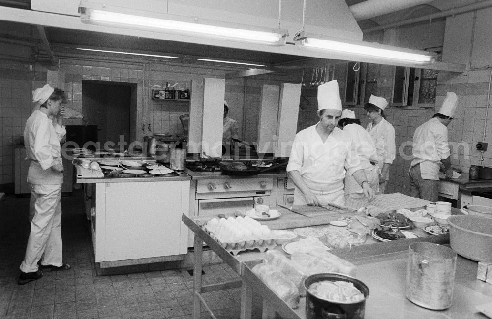 GDR photo archive: Berlin - View in the kitchen of the rathskeller Koepenick - restaurant, jazz cellar, theatre with regional and modern German kitchen in Berlin, the former capital of the GDR, German democratic republic