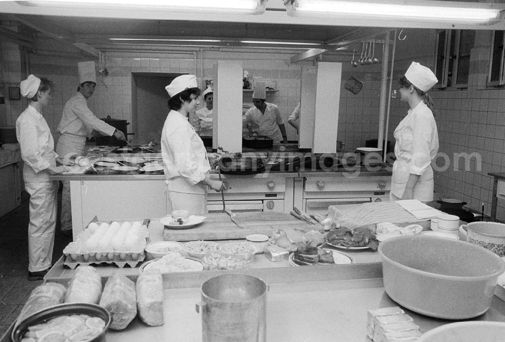 GDR picture archive: Berlin - View in the kitchen of the rathskeller Koepenick - restaurant, jazz cellar, theatre with regional and modern German kitchen in Berlin, the former capital of the GDR, German democratic republic