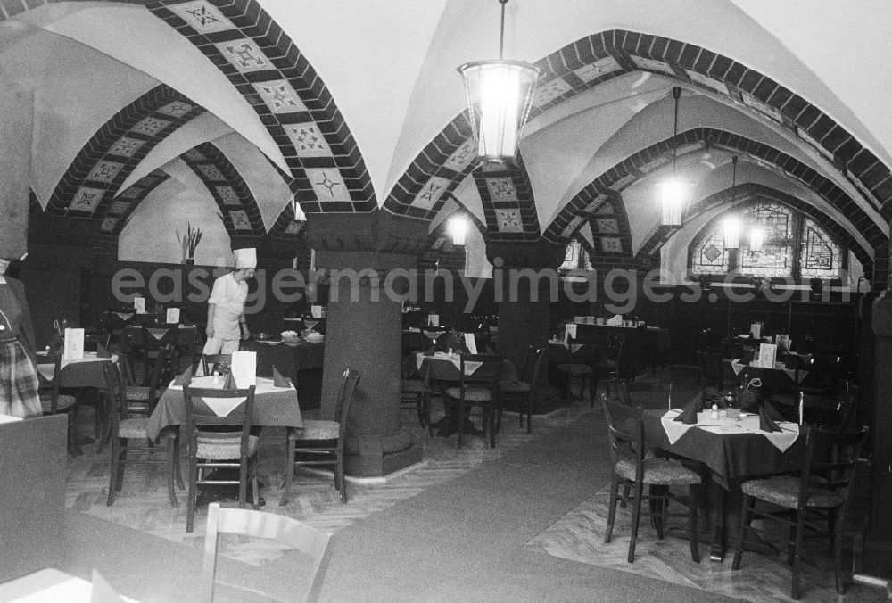 GDR picture archive: Berlin - Look in the rathskeller Koepenick - restaurant, jazz cellar, theatre with regional and modern German kitchen in Berlin, the former capital of the GDR, German democratic republic