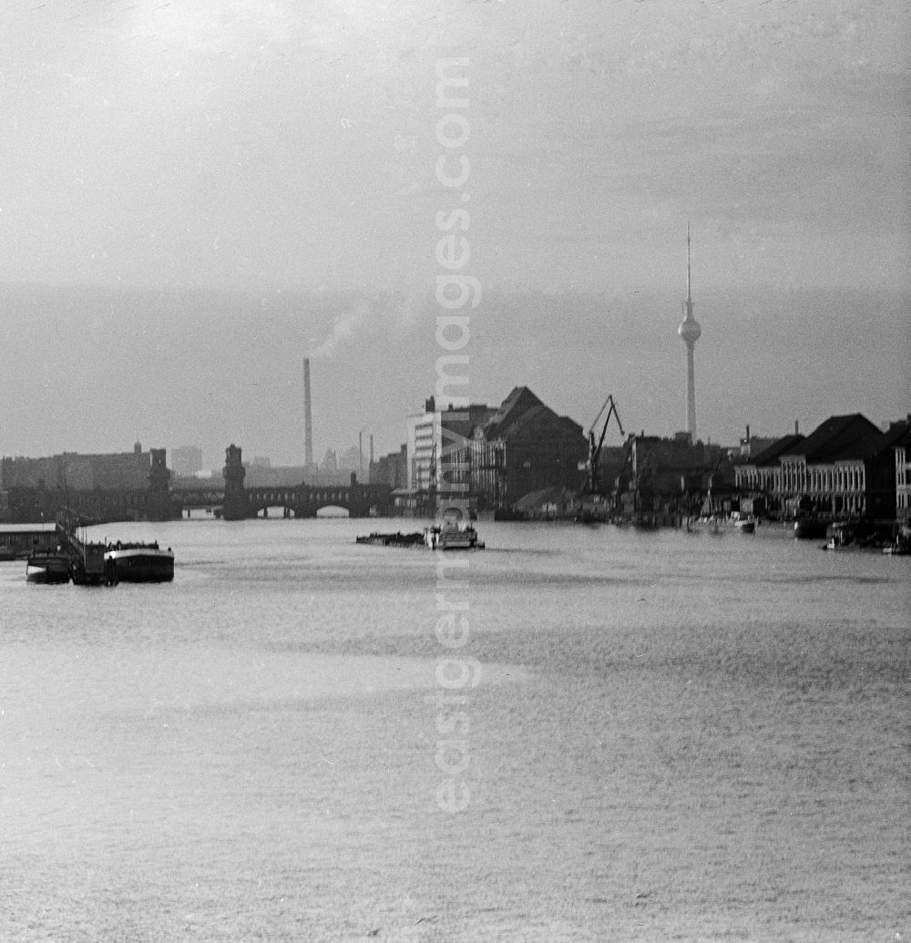 GDR photo archive: Berlin - View from the Spree towards Oberbaumbruecke in Berlin