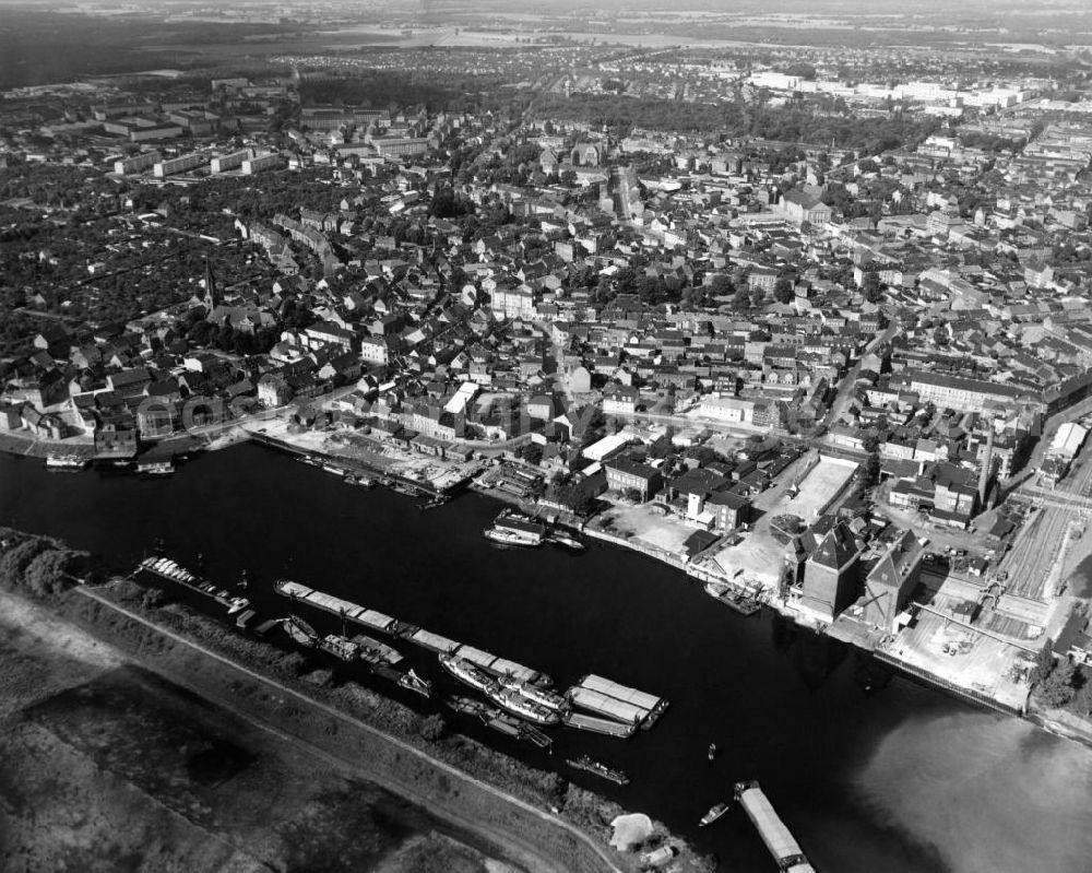 GDR photo archive: Wittenberge - Blick auf die Stadt Wittenberge an der Elbe in Brandenburg mit evangelischer Kirche, neoklassizistischem Rathaus und historischem Wasserturm.