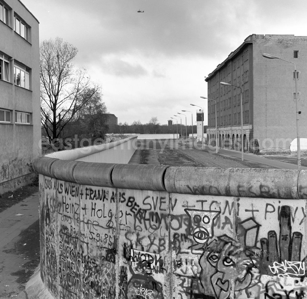 GDR image archive: Berlin - Look at the course of the Berlin Wall in Zimmerstrasse
