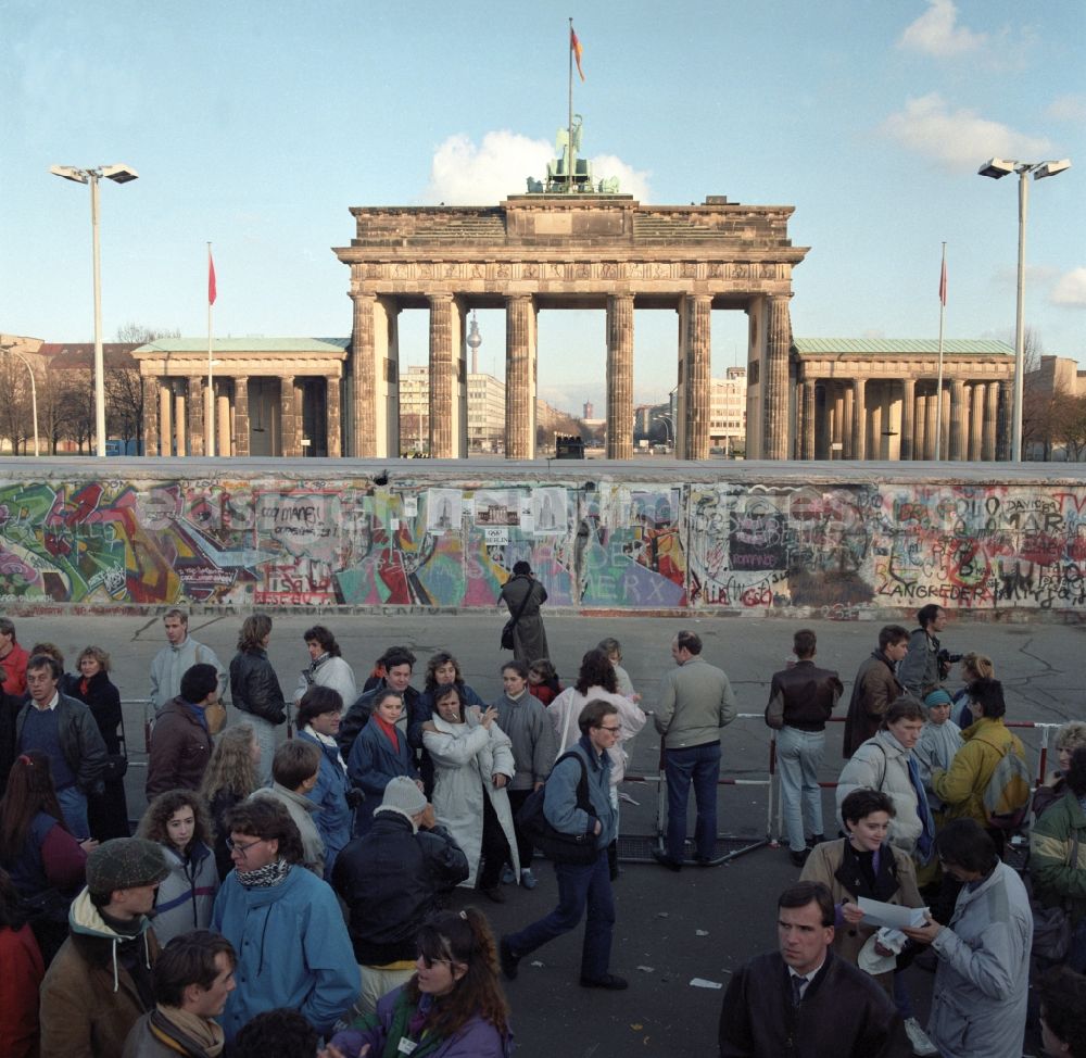 GDR photo archive: Berlin - Tiergarten - View of the still existing barrier of the Berlin Wall at the Brandenburg Gate from West Berlin to East Berlin. The wall is demolished, however, here only in June 199