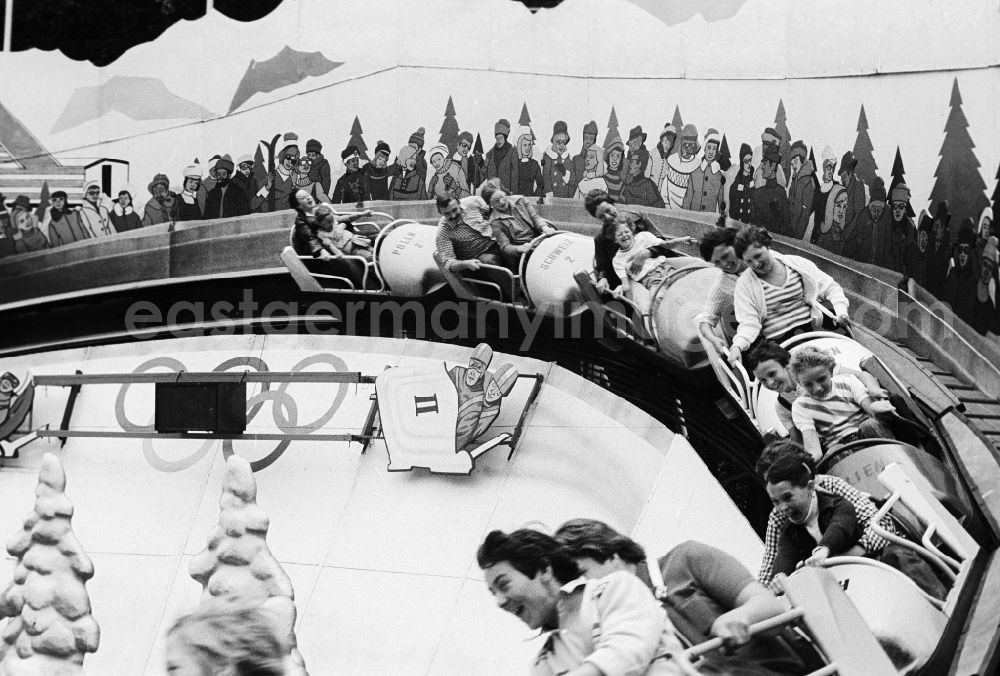 GDR picture archive: Berlin - Bobsleigh run on the area of the cultural park Plaenterwald in Berlin, the former capital of the GDR, German democratic republic