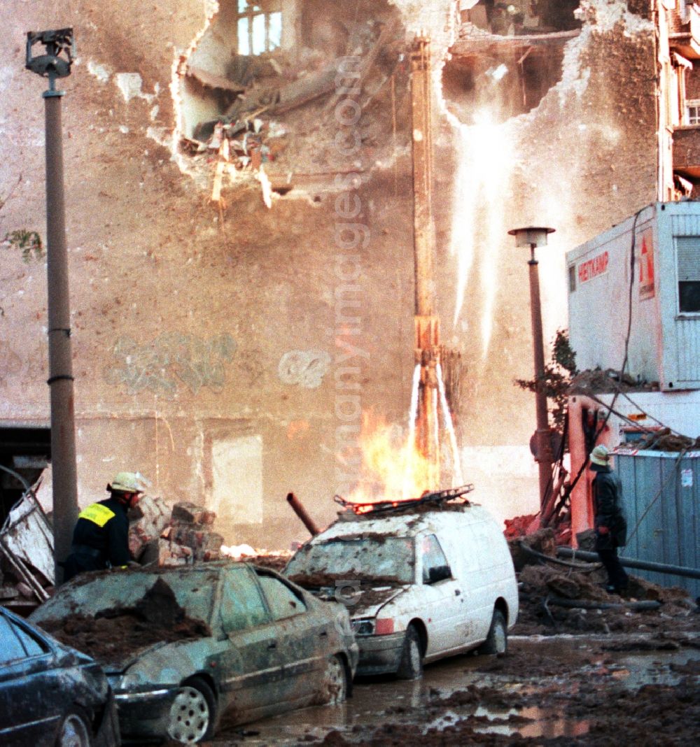 GDR photo archive: Berlin Friedrichshain - Bomb explosion at an apartment building in Berlin Friedrichshain