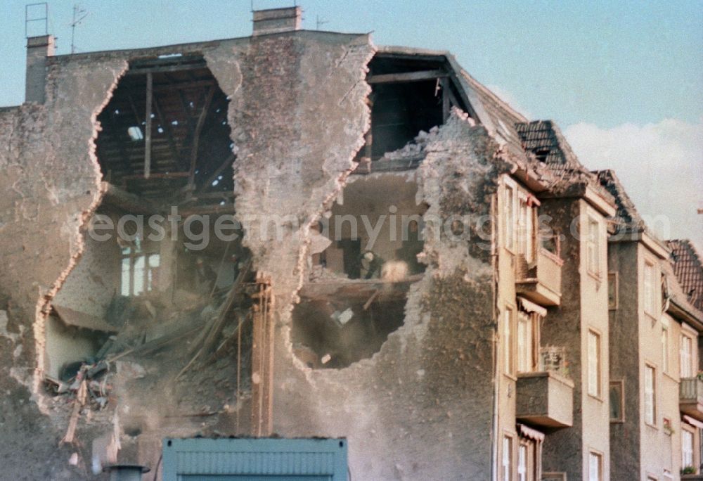 Berlin Friedrichshain: Bomb explosion at an apartment building in Berlin Friedrichshain
