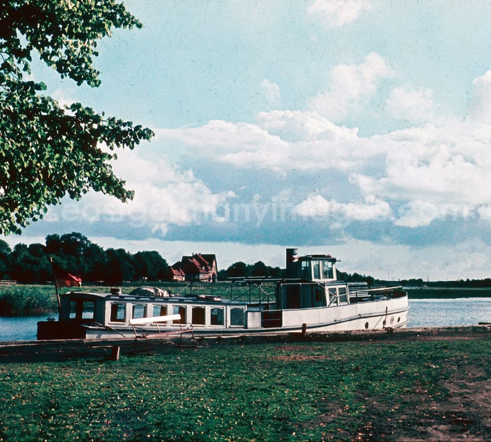 GDR image archive: Prerow - Boat in the landing stage in the harbour in the Prerower stream in Prerow in the federal state Mecklenburg-West Pomerania in the area of the former GDR, German democratic republic