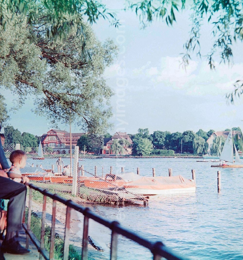 GDR picture archive: Berlin - Landing stage in the Mueggelsee in Berlin, the former capital of the GDR, German democratic republic